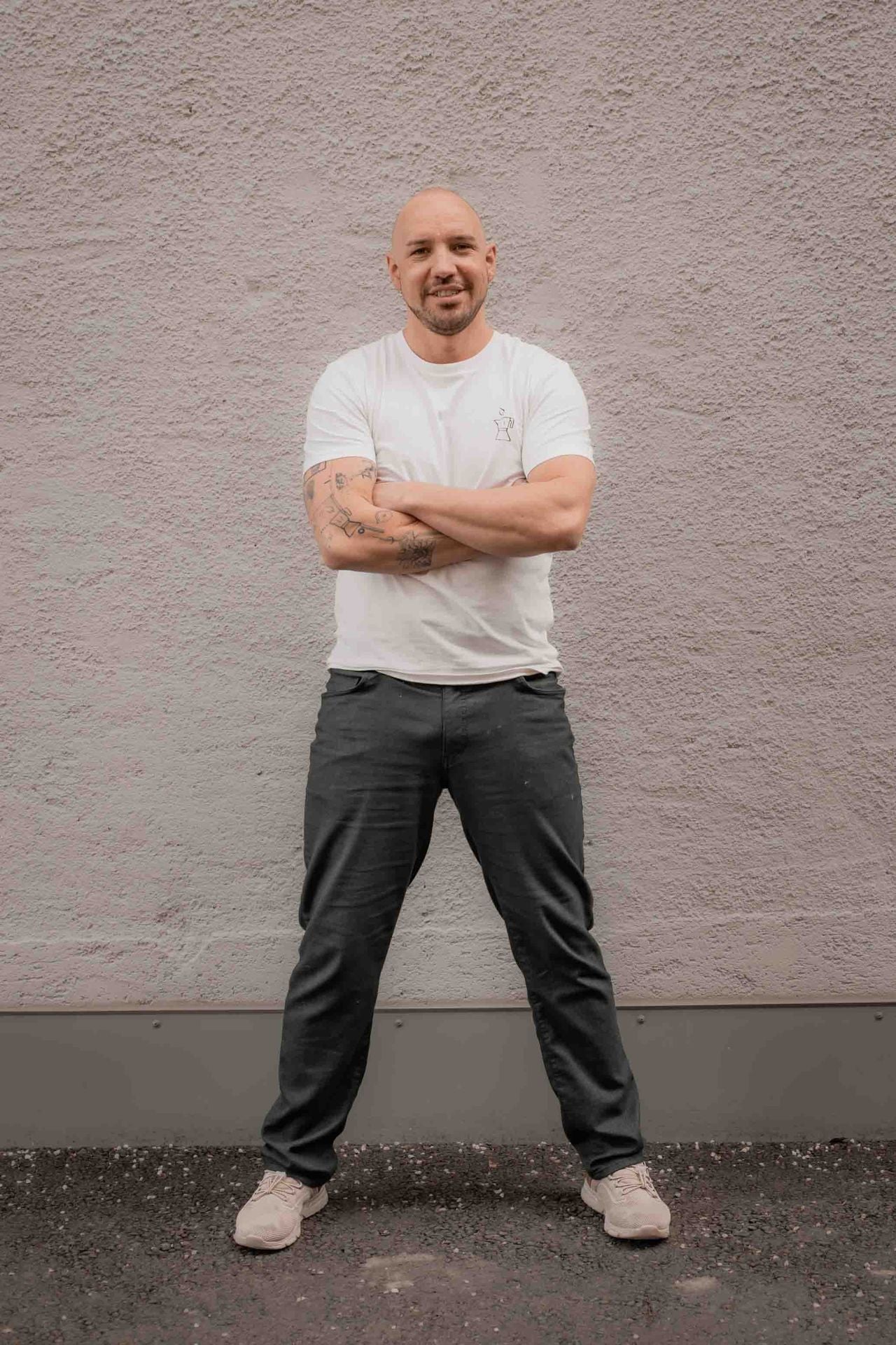 Florian (182cm) trägt Größe L