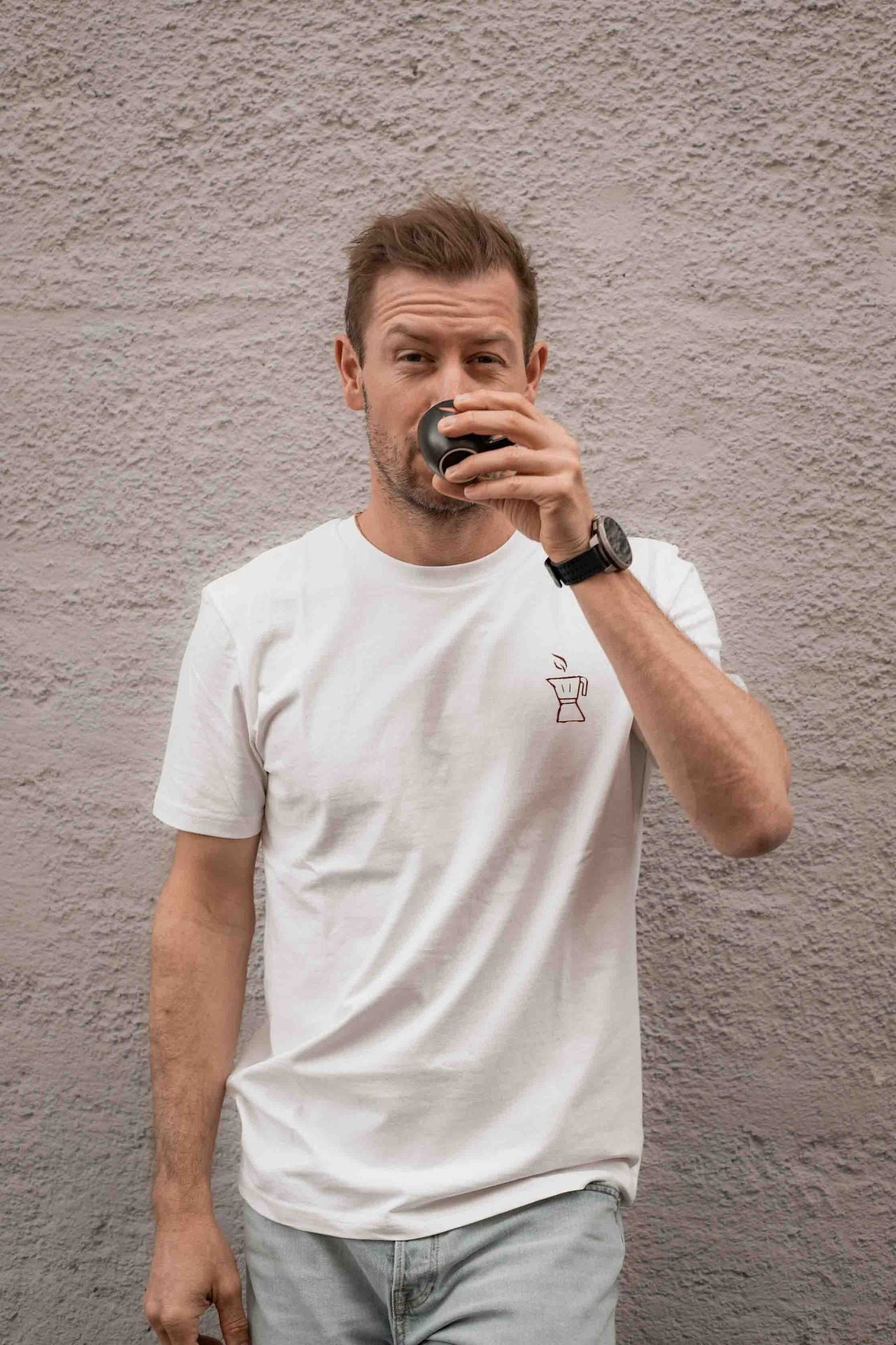 Alois (181cm) trägt Größe L 