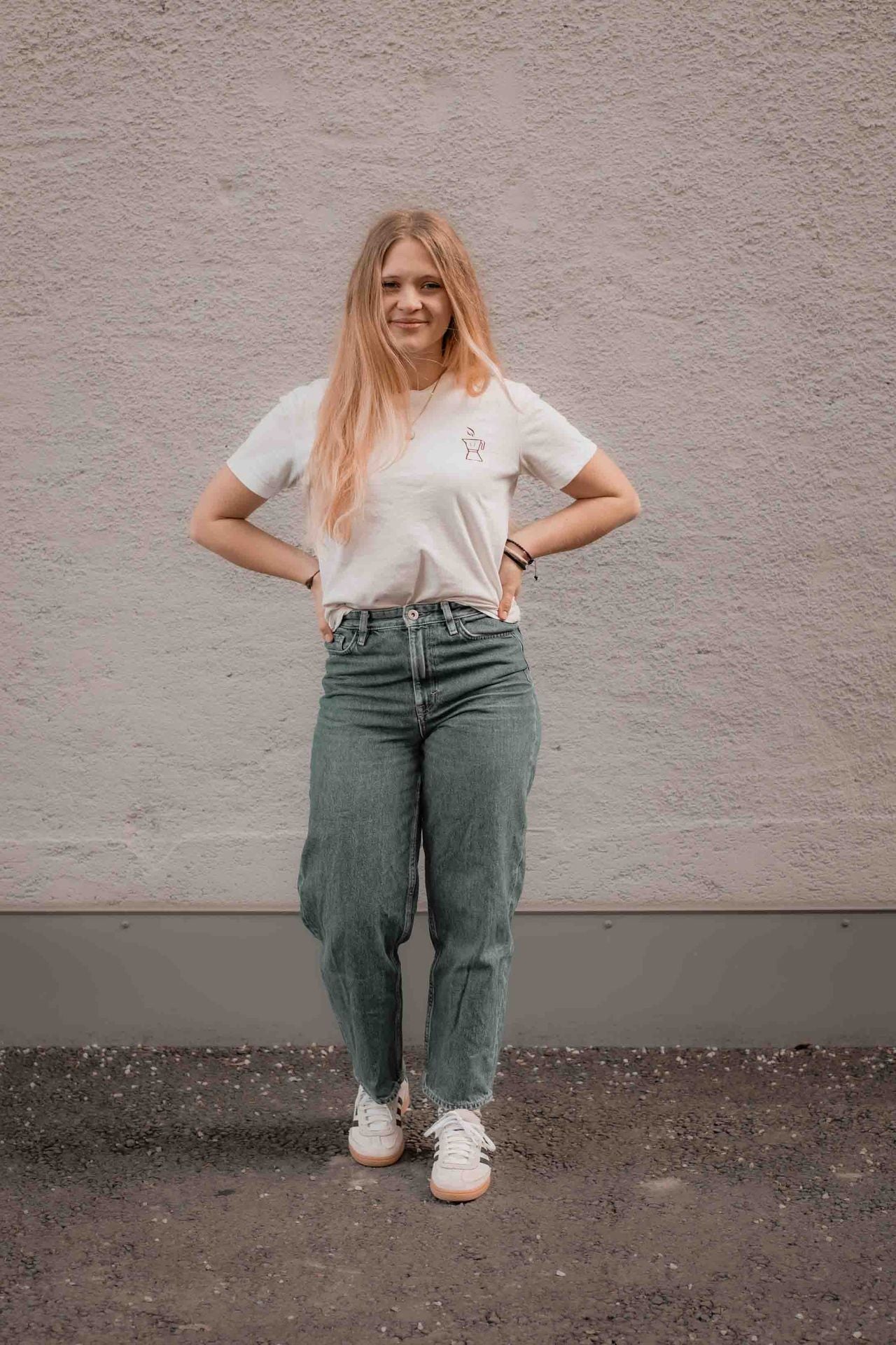 Claudia trägt Größe XS