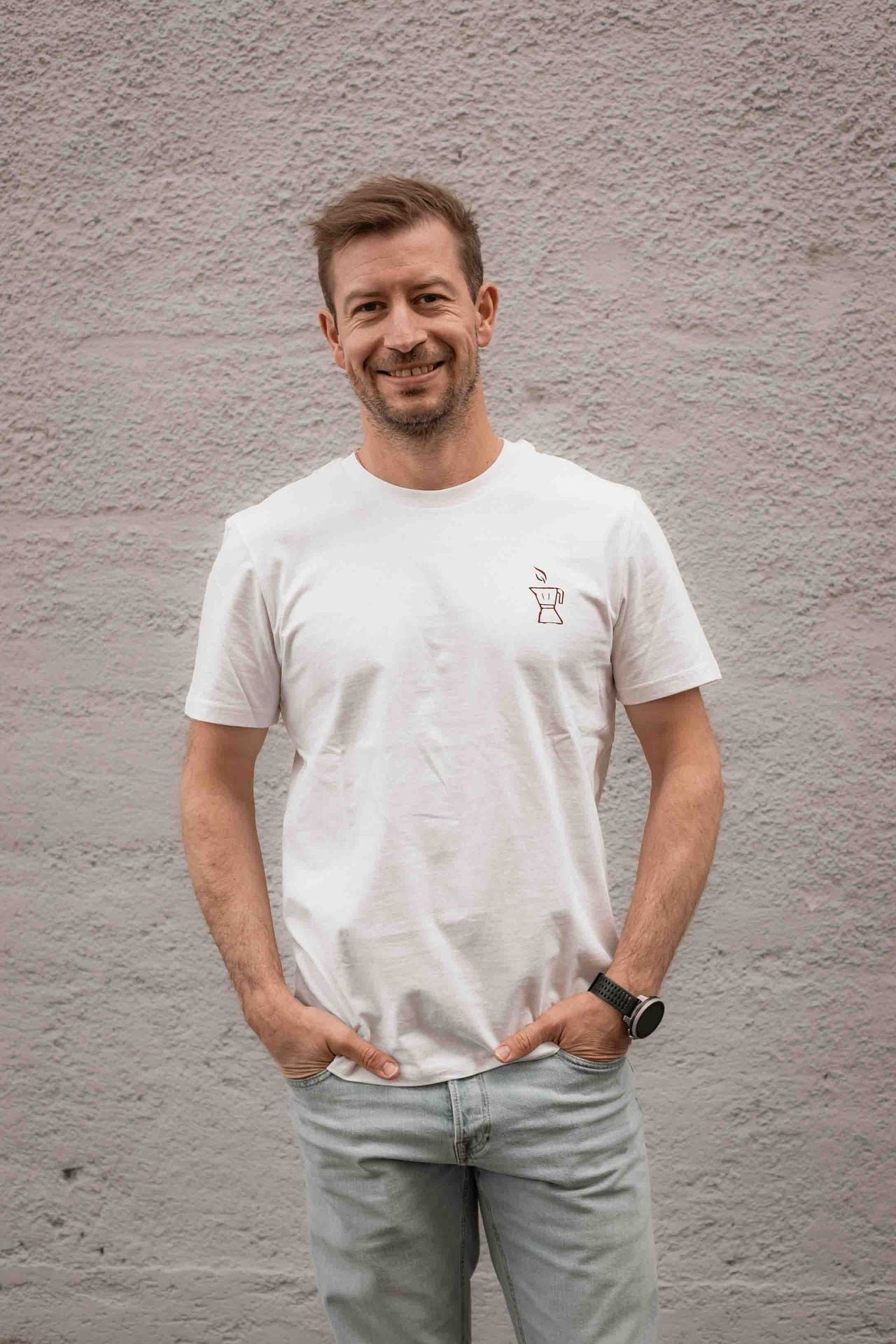 Alois (181cm) trägt Größe L 