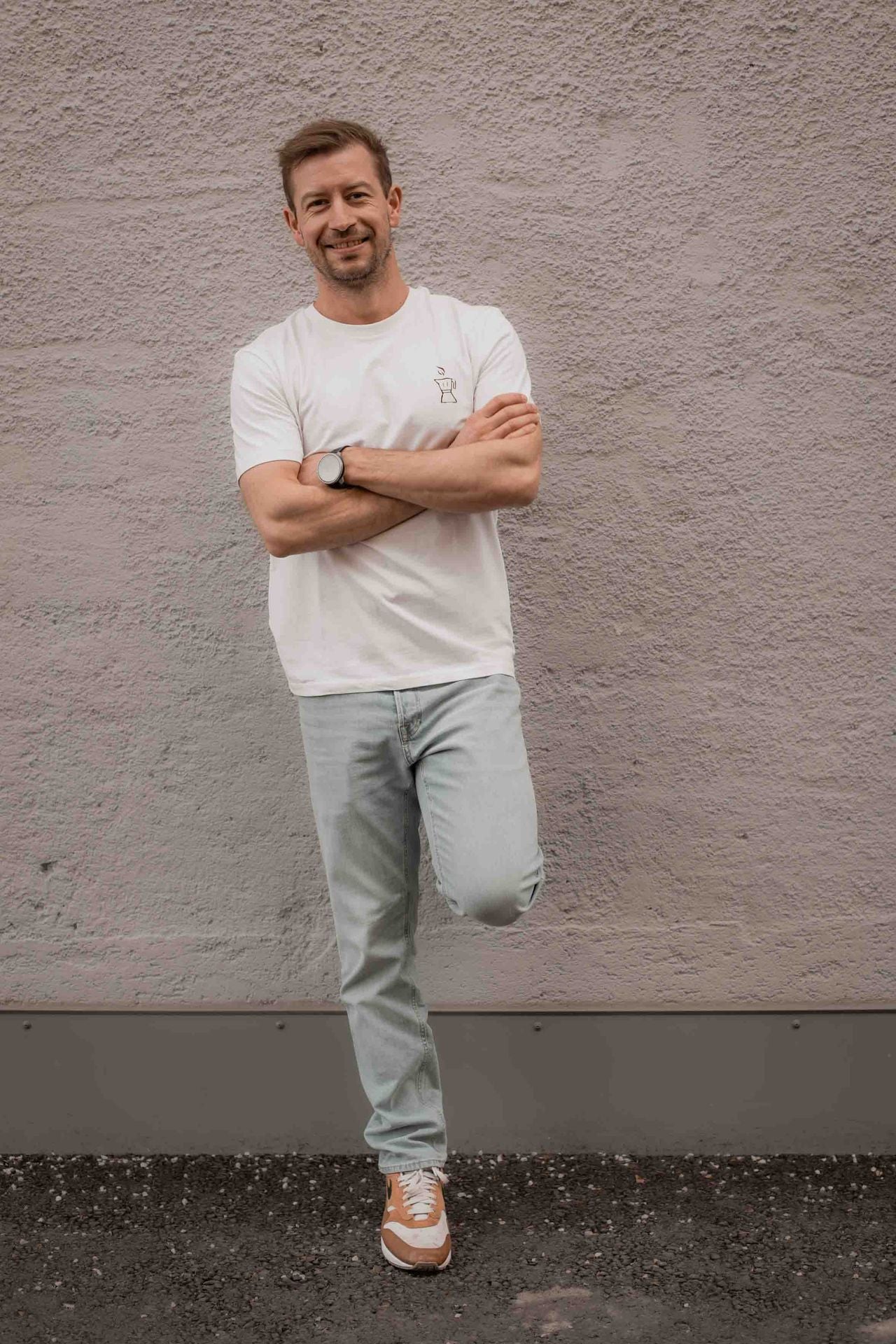 Alois (181cm) trägt Größe L 