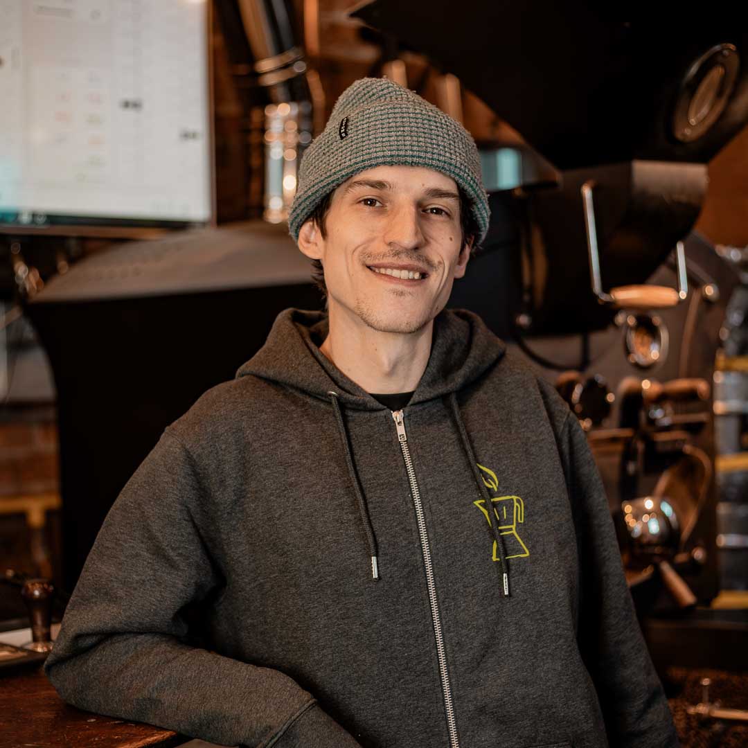 Unser Paul vor der Rösttrommel